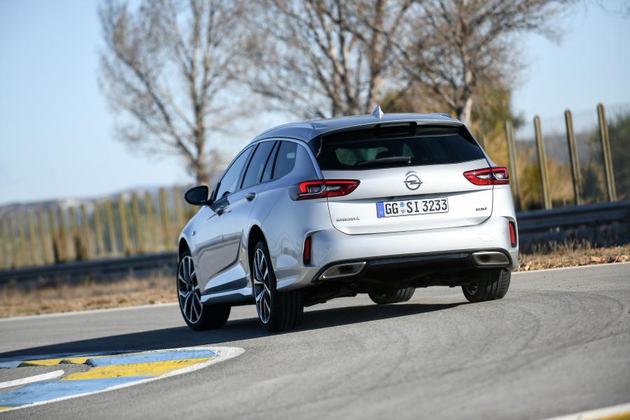  Opel Insignia GSi Sports Tourer 2017 года  (фото 31 из 40)